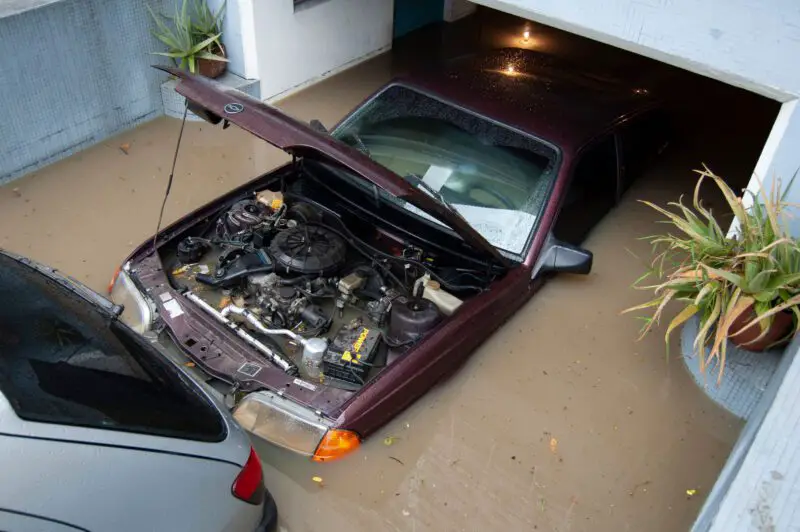 Hochwasserschaden Auto