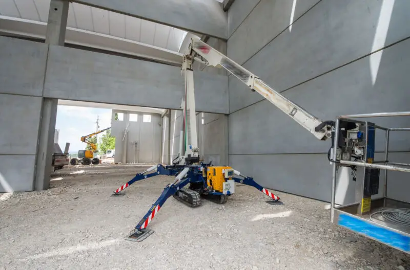 Roboter arbeitet auf Baustelle